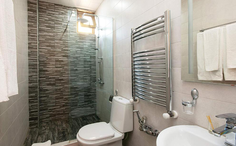 2 სტუმარზე ნომრები საუზმით თბილისის სასტუმროში